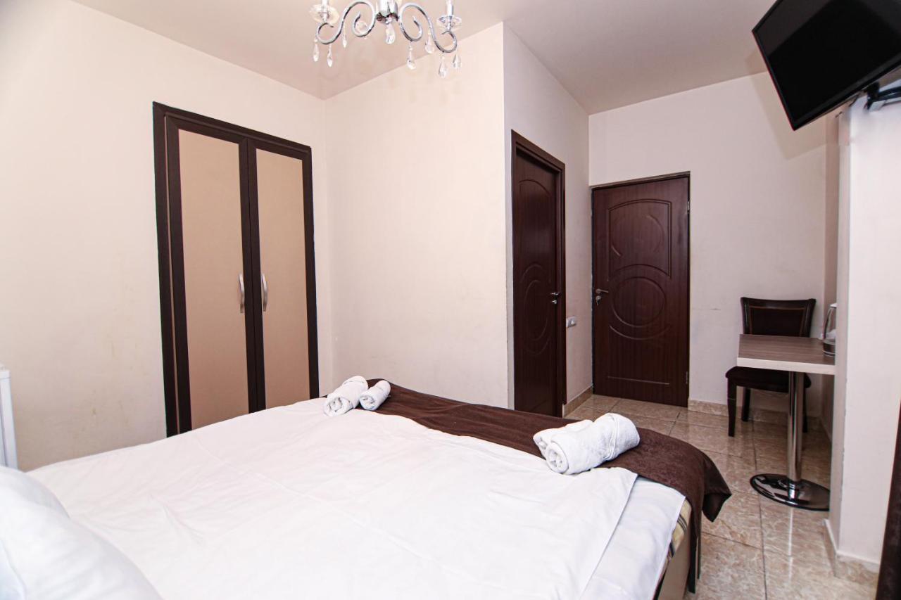 Comfort House Hotel And Tours Erivan Exterior foto
