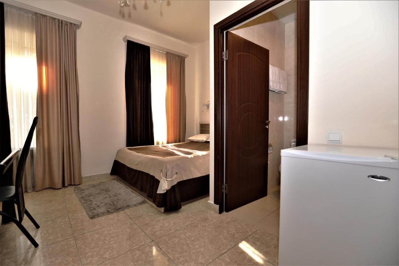 Comfort House Hotel And Tours Erivan Exterior foto