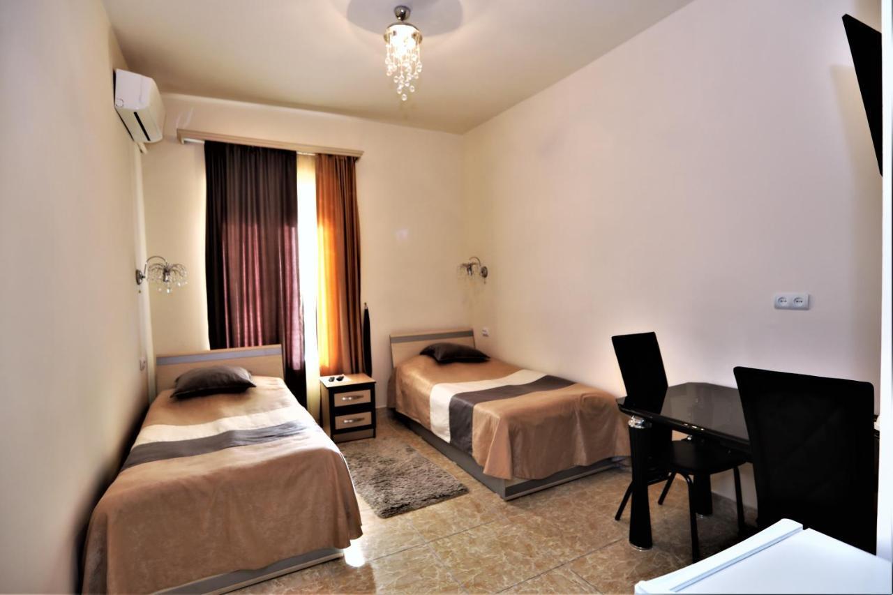Comfort House Hotel And Tours Erivan Exterior foto